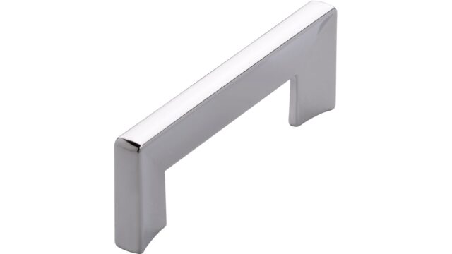 Griff Dieburg Druckguss chrom glänzend - 104 mm lang  vor weißem Hintergrund