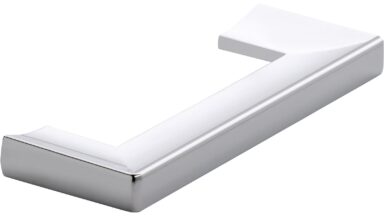 Griff Dieburg Druckguss chrom glänzend - 104 mm lang  vor weißem Hintergrund