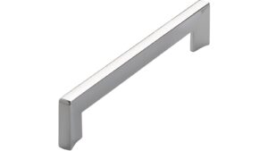 Griff Dieburg Druckguss chrom glänzend - 168 mm lang  vor weißem Hintergrund