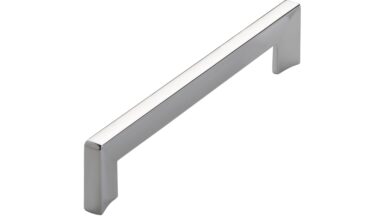 Griff Dieburg Druckguss chrom glänzend - 168 mm lang vor weißem Hintergrund