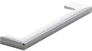 Griff Dieburg Druckguss chrom glänzend - 168 mm lang  vor weißem Hintergrund