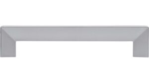Griff Dieburg Druckguss chrom glänzend - 168 mm lang  vor weißem Hintergrund