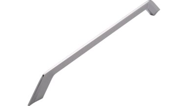 Griff Genthin Druckguss chrom glänzend - 370 mm lang  vor weißem Hintergrund