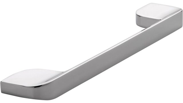 Griff Herrsching Druckguss chrom glänzend - 168 mm lang  vor weißem Hintergrund