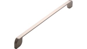 Griff Herrsching Druckguss vernickelt feingeschliffen - 328 mm lang  vor weißem Hintergrund