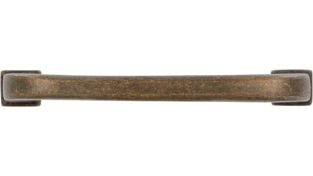 Griff Hiddenhausen Druckguss altmessingfarbig brüniert getrommelt - 107 mm lang  vor weißem Hintergrund