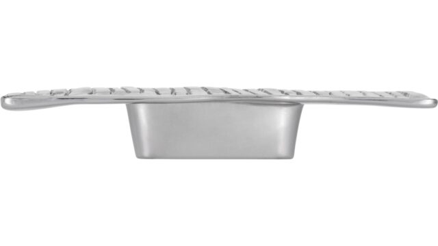 Griff Hilchenbach Druckguss chrom glänzend - 130 mm lang  vor weißem Hintergrund