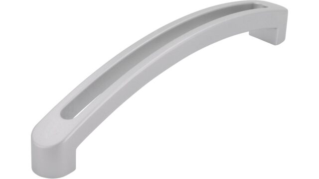 Griff Hofheim Kunststoff metallisiert weißaluminium - 142 mm lang vor weißem Hintergrund