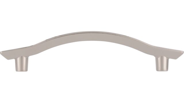 Griff Kamenz Druckguss nickel glänzend - 123 mm lang  vor weißem Hintergrund