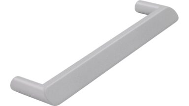 Griff Kierspe Druckguss alufarbig pulverbeschichtet - 138 mm lang  vor weißem Hintergrund