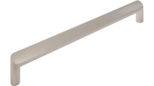 Griff Kierspe Druckguss vernickelt feingeschliffen - 201 mm lang vor weißem Hintergrund