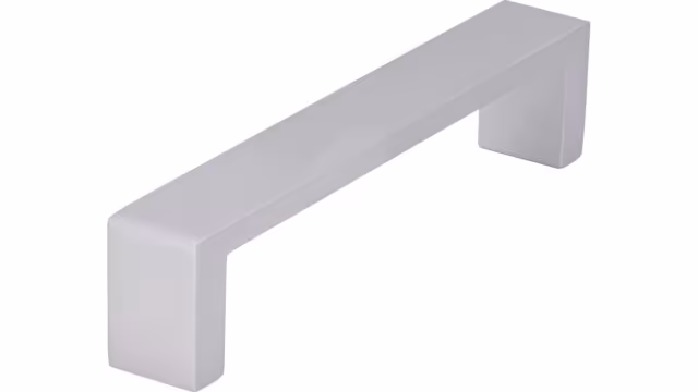 Griff Kitzingen Aluminium silber natur matt - 138 mm lang vor weißem Hintergrund
