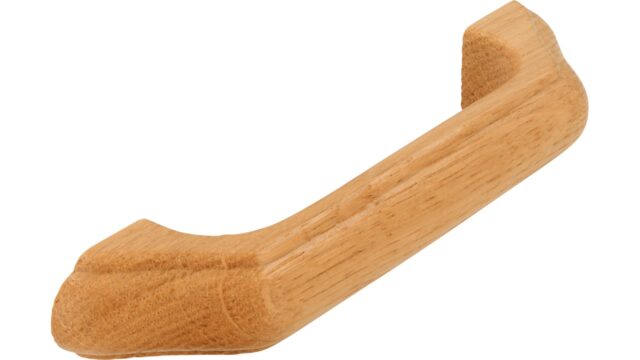 Griff Krumbach Holz eiche natur lackiert - 120 mm lang  vor weißem Hintergrund