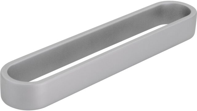 Griff Luckenwalde Druckguss alufarbig pulverbeschichtet - 140 mm lang  vor weißem Hintergrund