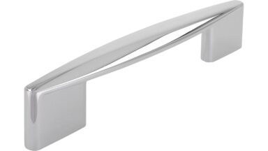 Griff Parchim Druckguss chrom glänzend - 152 mm lang  vor weißem Hintergrund