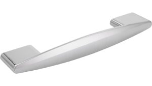 Griff Parchim Druckguss chrom glänzend - 152 mm lang  vor weißem Hintergrund