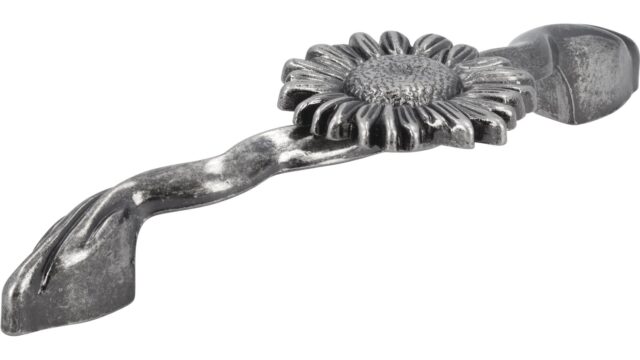 Griff Plettenberg Druckguss altsilberfarbig - 163 mm lang vor weißem Hintergrund