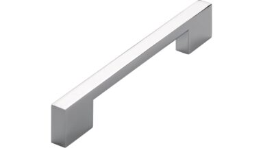 Griff Pohlheim Druckguss chrom glänzend - 184 mm lang vor weißem Hintergrund
