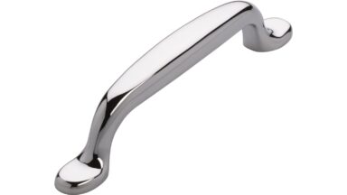 Griff Porta-Westfalica Druckguss chrom glänzend - 131 mm lang vor weißem Hintergrund