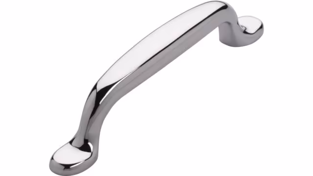 Griff Porta-Westfalica Druckguss chrom glänzend - 131 mm lang vor weißem Hintergrund
