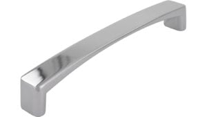 Griff Puchheim Druckguss chrom glänzend - 136 mm lang  vor weißem Hintergrund