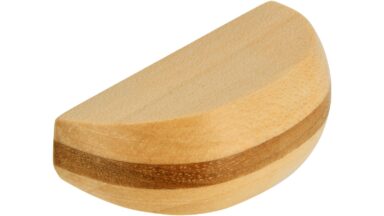 Griff Scharbeutz Holz ahorn natur lackiert nussbaum natur lackiert - 40 mm lang  vor weißem Hintergrund