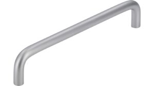 Griff Schöningen Stahl chrom matt - 136 mm lang  vor weißem Hintergrund