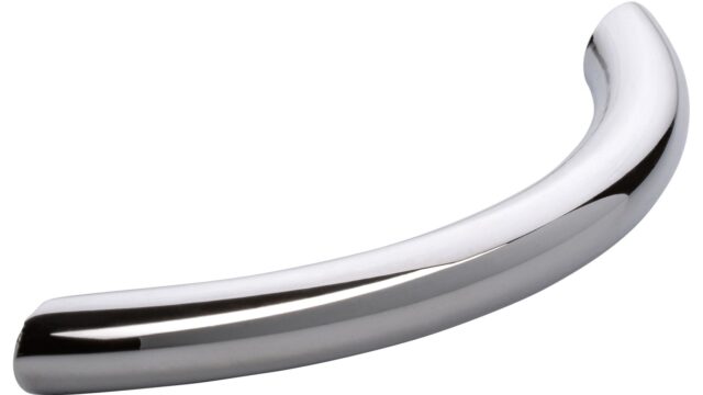 Griff Seevetal Druckguss chrom glänzend - 110 mm lang  vor weißem Hintergrund