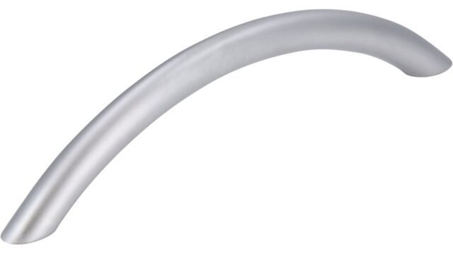 Griff St-Ingbert Stahl chrom matt - 148 mm lang vor weißem Hintergrund