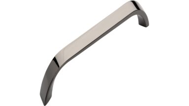 Griff Steinbach Druckguss Schwarz chrom - 188 mm lang vor weißem Hintergrund