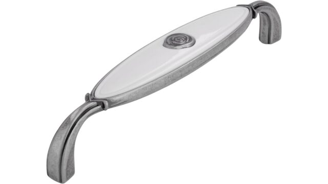 Griff Taufkirchen Druckguss - Kunststoff altsilberfarbig weiß - 138 mm lang vor weißem Hintergrund