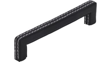 Griff Wallerfangen Kunstleder - Kunststoff schwarz - 140 mm lang vor weißem Hintergrund