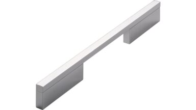 Griff Wendlingen Aluminium chrom glänzend - 252 mm lang  vor weißem Hintergrund