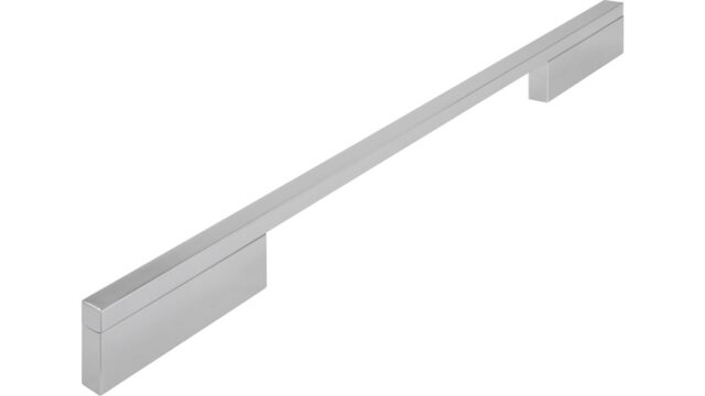 Griff Wendlingen Aluminium chrom glänzend - 348 mm lang  vor weißem Hintergrund