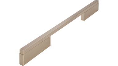 Griff Wendlingen Aluminium vernickelt feingeschliffen - 284 mm lang vor weißem Hintergrund