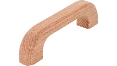 Griff Wernau Holz eiche roh - 112 mm lang vor weißem Hintergrund