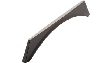Griff Wietmarschen Druckguss Schwarz chrom - 173 mm lang vor weißem Hintergrund