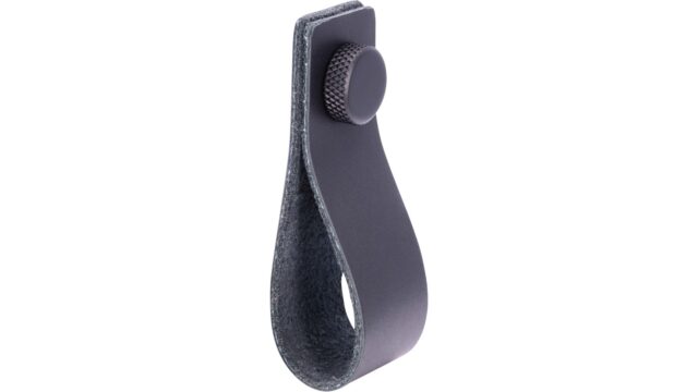 Knopf Asperg Aluminium - Echtleder schwarz schwarz matt pulverbeschichtet - 76 mm lang  vor weißem Hintergrund