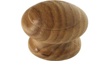 Knopf Bad-Dürrenberg Holz eiche natur lackiert - 44 mm lang  vor weißem Hintergrund
