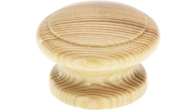 Knopf Bad-Dürrenberg Holz kiefer natur lackiert - 44 mm lang  vor weißem Hintergrund