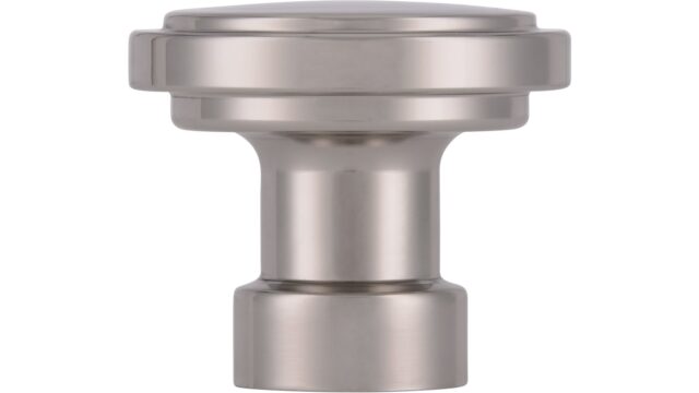 Knopf Bad Staffelstein Druckguss nickel glänzend - 32 mm lang  vor weißem Hintergrund
