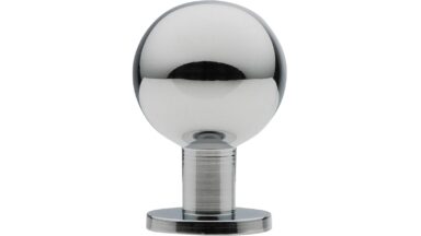 Knopf Hilden Druckguss chrom glänzend - 18 mm lang  vor weißem Hintergrund