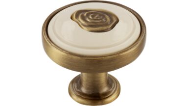 Knopf Holzwickede Druckguss - Kunststoff altmessing brüniert gebürstet beige - 30 mm lang vor weißem Hintergrund