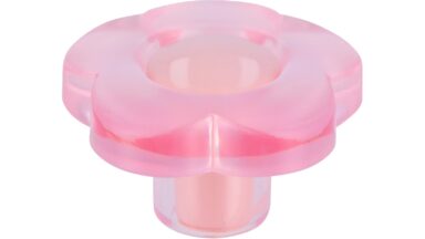 Knopf Indersdorf Kunststoff glaseffekt baby pink hellrosa - 33 mm lang  vor weißem Hintergrund