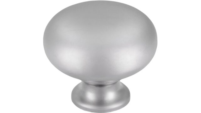 Knopf Königswinter Druckguss chrom matt - 32 mm lang vor weißem Hintergrund