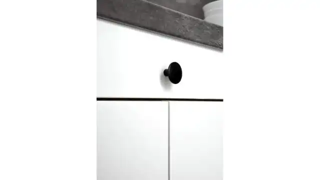 Knopf Nordwalde Druckguss schwarz matt pulverbeschichtet - 30 mm lang  vor weißem Hintergrund