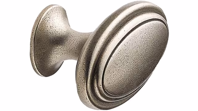 Knopf OVAL Zink - Schwarz Messing Antik - 60 mm lang vor weißem Hintergrund