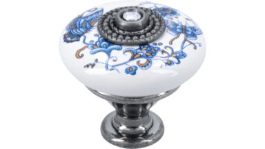 Knopf Schauenburg Keramik-Druckguss/Metallfuß bunt weiß mit schmetterling altsilberfarbig kristall - 32 mm lang  vor weißem Hintergrund
