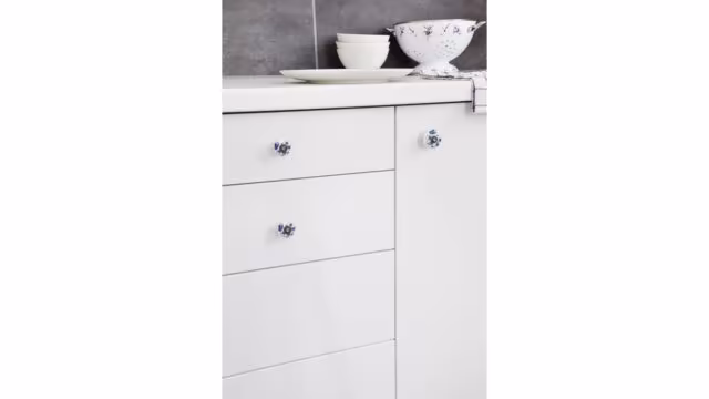 Knopf Schauenburg Keramik-Druckguss/Metallfuß bunt weiß mit schmetterling altsilberfarbig kristall - 32 mm lang  vor weißem Hintergrund