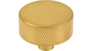Knopf Threesixty Aluminium gold matt gebürstet - 33 mm lang  vor weißem Hintergrund